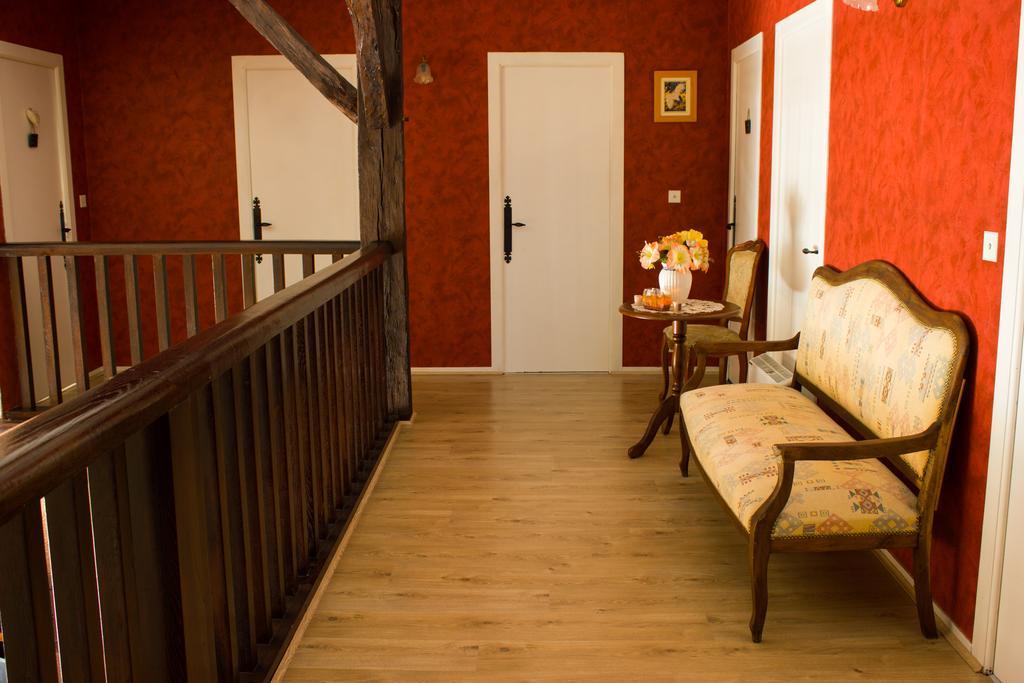 Aux Ronzieres Acomodação com café da manhã Pouilly-sous-Charlieu Quarto foto
